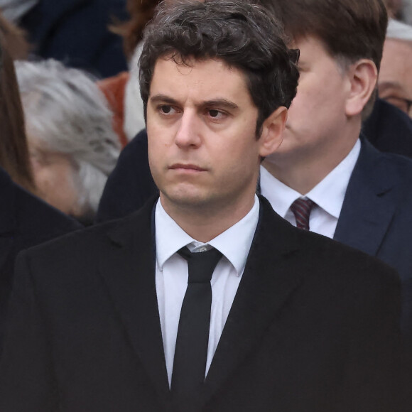 La montre du Premier ministre est composée d'un boîtier en or rose 18 carats

Gabriel Attal( Premier ministre) - Hommage national à Robert Badinter devant le ministère de la Justice sur la place Vendôme à Paris le 14 février 2024. L'ancien garde des Sceaux, artisan de l'abolition de la peine de mort, est décédé vendredi dernier à l'âge de 95 ans. © Dominique Jacovides/Bestimage
