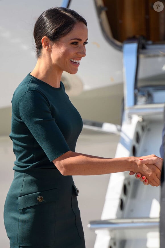 Le prince Harry, duc de Sussex et sa femme Meghan Markle, duchesse de Sussex arrivent à l'aéroport de Dublin, le 10 juillet 2018. 