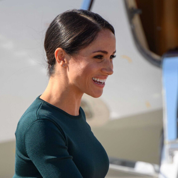 Le prince Harry, duc de Sussex et sa femme Meghan Markle, duchesse de Sussex arrivent à l'aéroport de Dublin, le 10 juillet 2018. 