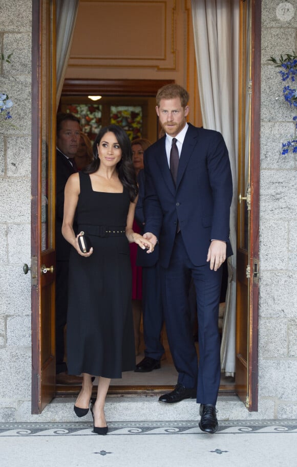 Le prince Harry, duc de Sussex, et sa femme Meghan Markle, duchesse de Sussex lors d'une réception à la Glencairn House (résidence de R. Barnett) à Dublin, le 10 juillet 2018. 
