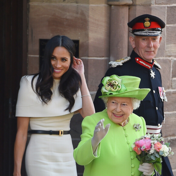 Meghan Markle, duchesse de Sussex, effectue son premier déplacement officiel avec la reine Elisabeth II d'Angleterre, lors de leur visite à Chester. Le 14 juin 2018 