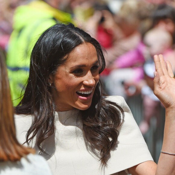 Meghan Markle, duchesse de Sussex, effectue son premier déplacement officiel avec la reine d'Angleterre, lors de leur visite à Chester. Le 14 juin 2018 