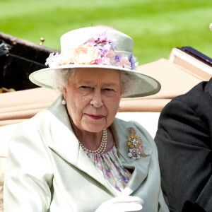 Archives - Le prince Philip, duc d'Edimbourg et la reine Elizabeth II d'Angleterre lors du deuxième jour des courses hippiques à Ascot. Le 18 juin 2014.