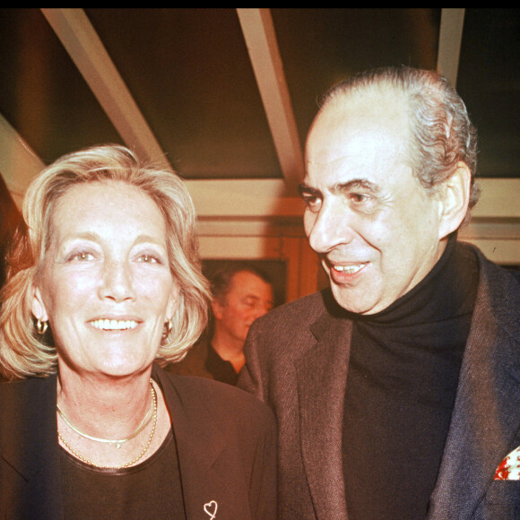 - PIERRE BENICHOU ET SA FEMME ALIX DUFAURE AU RESTAURANT A PARIS