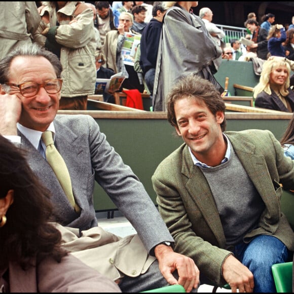 ARCHIVES - VINCENT LINDON ET SON PERE A ROLAND GARROS EN 1989  