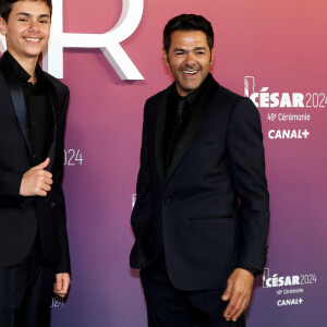 Théma - Les filles et fils de à la cérémonie des César - Jamel Debbouze et son fils Léon - Photocall des lauréats (press room) lors de la 49ème édition de la cérémonie des César à l'Olympia à Paris le 23 février 2024 © Dominique Jacovides / Olivier Borde / Bestimage 