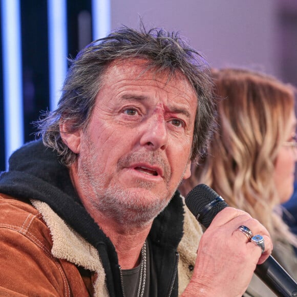 Et il a souligné le grand courage de son fils qui a fait fuir les malfaiteurs.
Jean-Luc Reichmann - Rencontre avec l'équipe de la série "Léo Matteï" lors du Festival Séries Mania à Lille le 19 mars 2023. © Stéphan Vansteenkiste/Bestimage