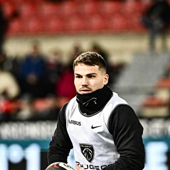 "Je n'ai de talent ni pour la chanson, ni pour la danse, donc c'est très bizarre d'être là", poursuit le rugbyman
 
Antoine Dupont (st) - Match de rugby du Top 14 opposant le Stade Toulousain Rugby (Toulouse) au Lyon Olympique Universitaire Rugby (LOU Rugby au stade Ernest-Wallon (45-0) à Toulouse, France, le 6 janvier 2024. © Thierry Breton/Panoramic/Bestimage