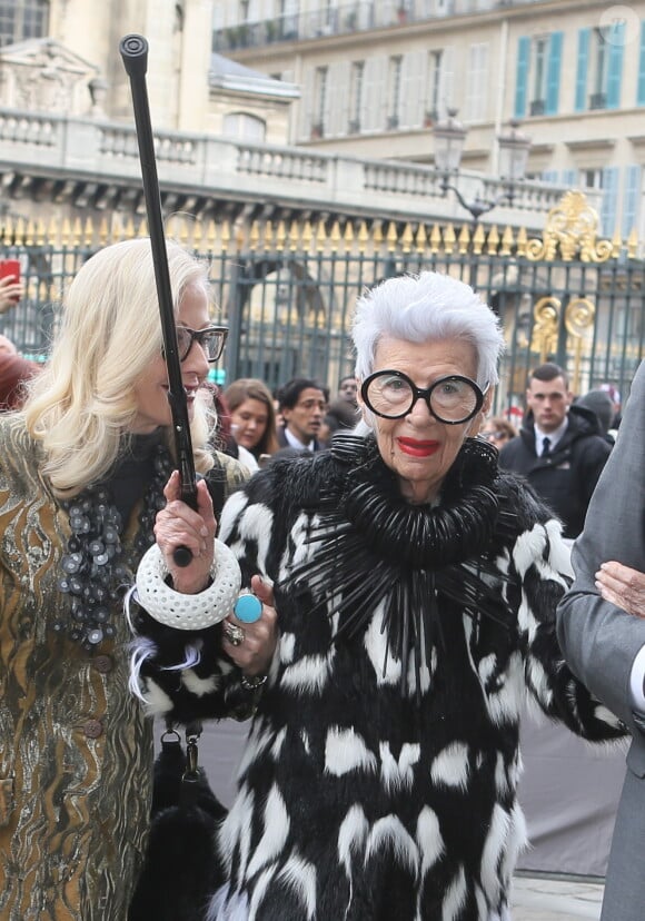 Sa page compte 3 millions d'abonnés
Iris Apfel - Arrivées au défilé de mode "Christian Dior", collection prêt-à-porter automne-hiver 2016-2017 au musée du Louvre à Paris, le 4 mars 2016. © CVS/Veeren/Bestimage 