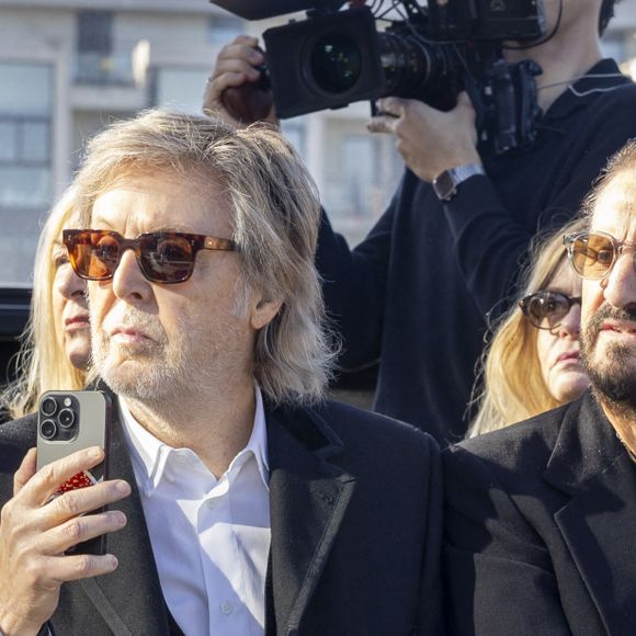 Nancy Shevell et son mari Paul McCartney, Ringo Starr et sa femme Barbara Bach - People au défilé de mode Femmes prêt-à-porter automne-hiver 2024/2025 "Stella McCartney" lors de la fashion week de Paris. Le 4 mars 2024 © Olivier Borde / Bestimage