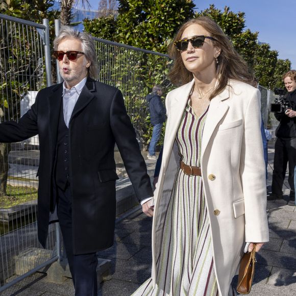 Paul McCartney et sa femme Nancy - People au défilé de mode Femmes prêt-à-porter automne-hiver 2024/2025 "Stella McCartney" lors de la fashion week de Paris. Le 4 mars 2024 © Olivier Borde / Bestimage