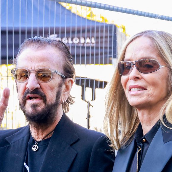 Ringo Starr et sa femme Barbara Bach - Sorties du défilé de mode Femmes prêt-à-porter automne-hiver 2024/2025 "Stella McCartney", au Parc André Citroën lors de la fashion week de Paris le 4 mars 2024. © Christophe Clovis/Bestimage