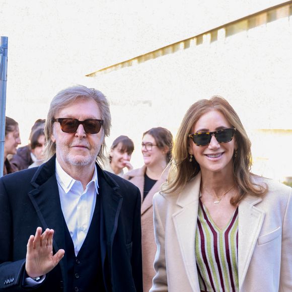 Paul McCartney et sa femme Nancy - Sorties du défilé de mode Femmes prêt-à-porter automne-hiver 2024/2025 "Stella McCartney", au Parc André Citroën lors de la fashion week de Paris le 4 mars 2024. © Christophe Clovis/Bestimage