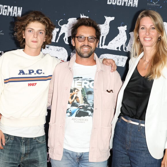 Frédéric Diefenthal avec son fils Gabriel Diefenthal et sa femme Stéphanie Seguin - Avant-première du film "Dogman" au cinéma UGC Normandie à Paris le 19 septembre 2023. © Coadic Guirec/Bestimage 