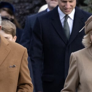 Mais la situation n'arrange pas vraiment Charles III qui avait beaucoup misé sur elle.
Le roi Charles III d'Angleterre et Camilla Parker Bowles, reine consort d'Angleterre - Catherine (Kate) Middleton, princesse de Galles, le prince George de Galles, la princesse Charlotte de Galles - Les membres de la famille royale britannique lors de la messe du matin de Noël en l'église St-Mary Magdalene à Sandringham, le 25 décembre 2023.