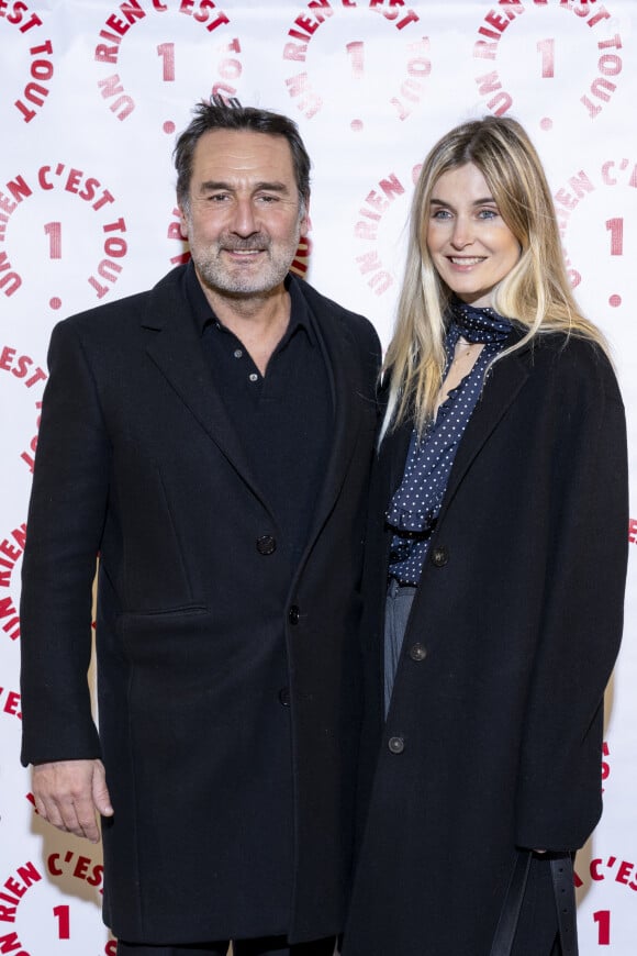 Gilles Lellouche était de la partie... et il n'était pas venu seul au quartier des Invalides.
Gilles Lellouche, Alizée Guinochet - Dîner de gala de l'association "Un rien c'est tout" au musée de l'armée aux Invalides à Paris le 7 mars 2024. © Cyril Moreau / Bestimage