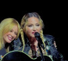 Kylie Minogue se trouvait en Californie et a uni sa voix à celle de sa consoeur.
Madonna invite Kylie Minogue sur la scène du Kia Forum de Los Angeles dans le cadre de son Celebration Tour. Le 7 mars 2024.