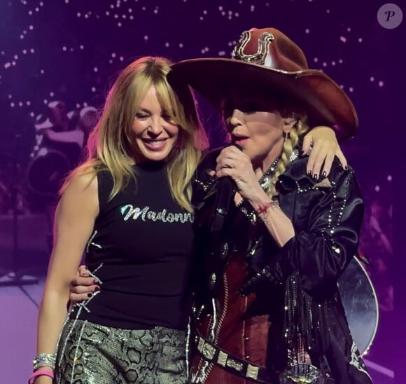 Madonna invite Kylie Minogue sur la scène du Kia Forum de Los Angeles dans le cadre de son Celebration Tour. Le 7 mars 2024.