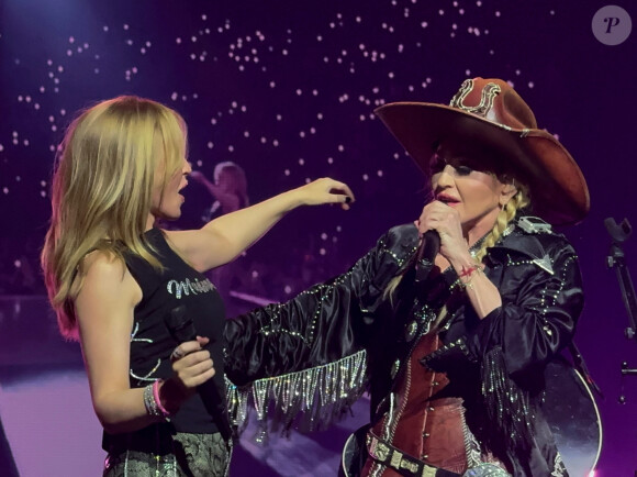 Madonna invite Kylie Minogue sur la scène du Kia Forum de Los Angeles dans le cadre de son Celebration Tour. Le 7 mars 2024.