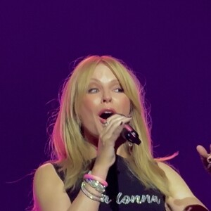 Madonna avait choisi un instant très émouvant de son show pour convoquer Kylie Minogue à ses côtés.
Madonna invite Kylie Minogue sur la scène du Kia Forum de Los Angeles dans le cadre de son Celebration Tour. Le 7 mars 2024.