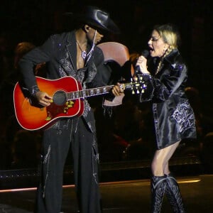 New York - Madonna se produit avec ses enfants lors de la tournée Celebration à New York. Sur la photo : David Banda et Madonna