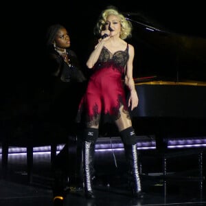 New York - Madonna se produit avec ses enfants lors de la tournée Celebration à New York. Sur la photo : Madonna et Mercy James
