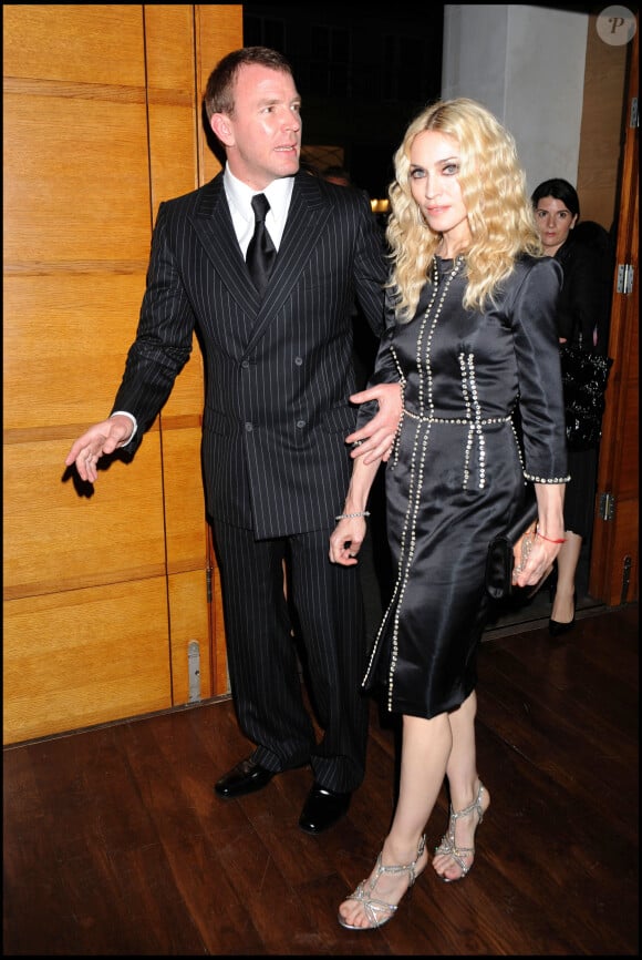 Un nouveau show d'exception !
Guy Richie et Madonna assistent à l'after party du film 'RocknRolla' au 27 Berkeley Street, Londres.
