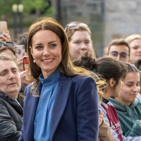 La princesse de Galles a présenté ses excuses après avoir constaté l'ampleur que son léger manque de talent, tout à fait pardonné, a pris
Le prince William, duc de Cambridge, et Kate Catherine Middleton, duchesse de Cambridge, à leur arrivée à l'université de Glasgow. Le couple princier est venu discuter de santé mentale et de bien-être avec les étudiants pendant la Semaine de sensibilisation à la santé mentale. Le 11 mai 2022 