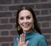 A voir la polémique que la photo retouchée avec ses enfants a suscitée après sa publication
Kate Catherine Middleton, duchesse de Cambridge, est allée remettre le prix "British Fashion Council" au Design Museum de Londres. Le 4 mai 2022 