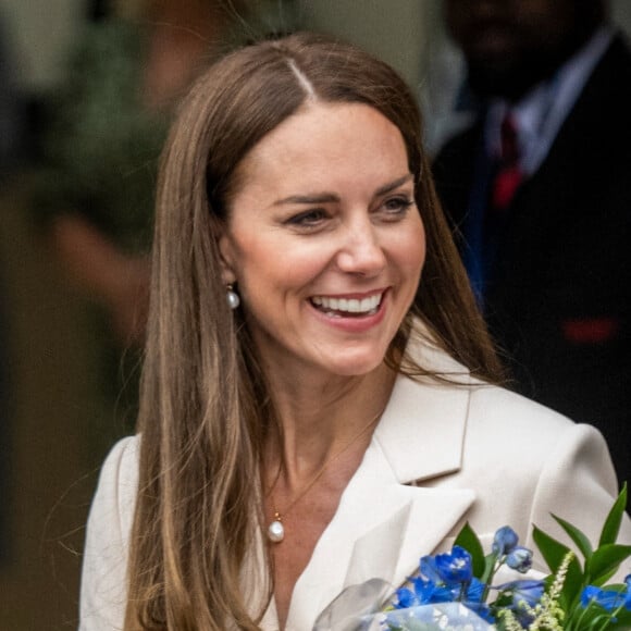 Sur le cliché polémique, le prince Louis et la princesse Charlotte portent un pull et un gilet, créations de la marque !
Catherine (Kate) Middleton et la princesse Anne vont assister à une démonstration de simulation d'opération césarienne d'urgence au Royal College of Obstetricians & Gynaecologists à Londres