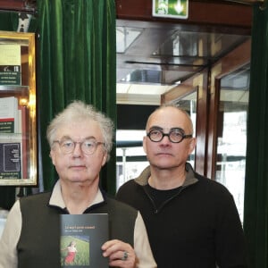 Dominique Besnehard, Thomas Chabrol - Remise du Prix Vins et Livres aux Deux Magots à Paris, France, le 11 mars 2024.
