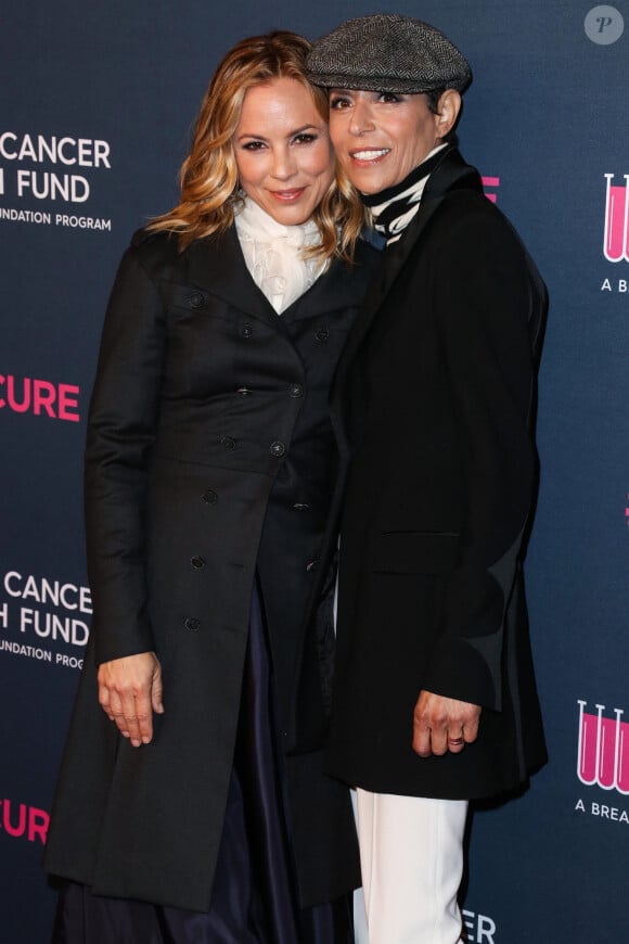 Maria Bello et sa fiancée Dominique Crenn au photocall de la soirée "Women's Cancer Research Fund" à Los Angeles, le 27 février 2020.