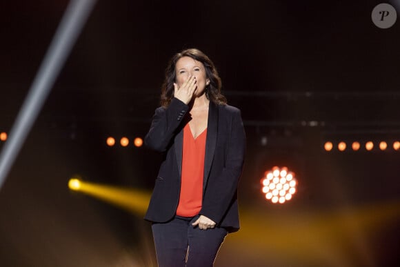 Exclusif - Anne Roumanoff sur scène lors du concert "Leurs voix pour l'espoir" à l'Olympia à Paris le 11 mars 2024. © Perusseau / Bellak / Bestimage 