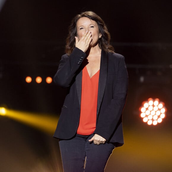 Exclusif - Anne Roumanoff sur scène lors du concert "Leurs voix pour l'espoir" à l'Olympia à Paris le 11 mars 2024. © Perusseau / Bellak / Bestimage 