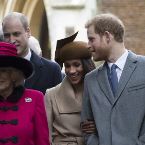 Camilla Parker Bowles, la duchesse de Cornouailles, le prince William, Meghan Markle et son fiancé le prince Harry - La famille royale d'Angleterre arrive à la messe de Noël à l'église Sainte-Marie-Madeleine à Sandringham, le 25 décembre 2017. 