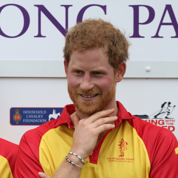 Le prince William, duc de Cambridge et le prince Harry participent au tournoi de polo "The Jerudong Park Trophy" au club de Cirencester et sortent vainqueur du match à Cirencester le 15 juillet 2017 