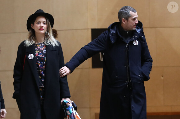Marion Cotillard et son compagnon Guillaume Canet - Les célébrités viennet rendre hommage à Agnès Varda à la Cinémathèque française avant ses obsèques au cimetière du Montparnasse à Paris le 2 avril 2019. 