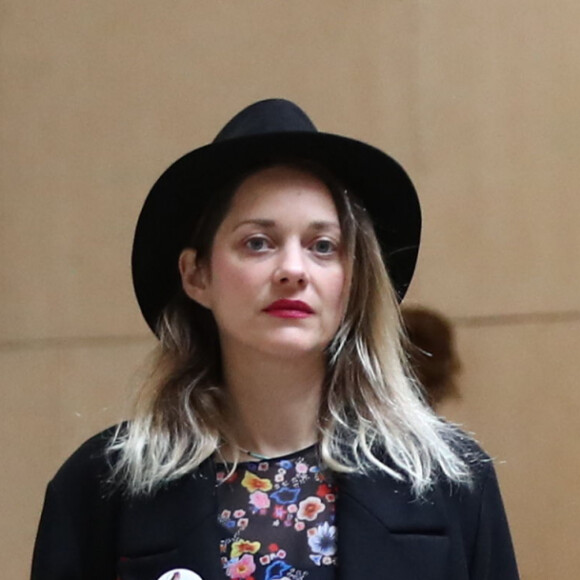 Marion Cotillard et son compagnon Guillaume Canet - Les célébrités viennet rendre hommage à Agnès Varda à la Cinémathèque française avant ses obsèques au cimetière du Montparnasse à Paris le 2 avril 2019. 