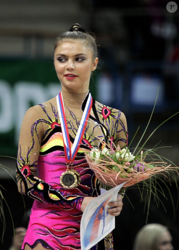 Alina Kabaeva lors du Grand Prix de Gymnastique Rythmique 2007 au Druzhba Sports Hall de Moscou. Le 4 mars 2007 