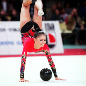 Alina Kabaeva lors du Championnat russe Callisthenics, qu'elle a remporté, et est devenue la Championne de Russie au Palais du Sport de Moscou "Dynamo". Le 15 mai 2000 