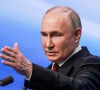 Et le sujet est très sensible pour le président russe, au pouvoir depuis 25 ans.
Vladimir Poutine tient un discours à son bureau de campagne après sa réélection. Moscou, le 17 mars 2024. 