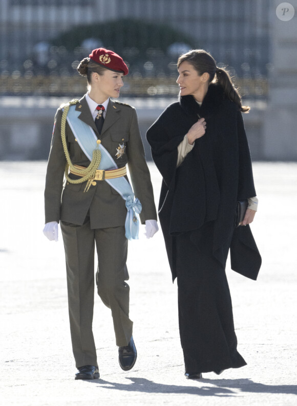 Sa dernière apparition datait du 6 janvier dernier. 
Le roi Felipe VI, la reine Letizia d'Espagne et la princesse Leonor lors de la réception militaire de Pâques au Palais Royal, le 6 janvier 2024 à Madrid, Espagne, le 6 janvier 2024. 