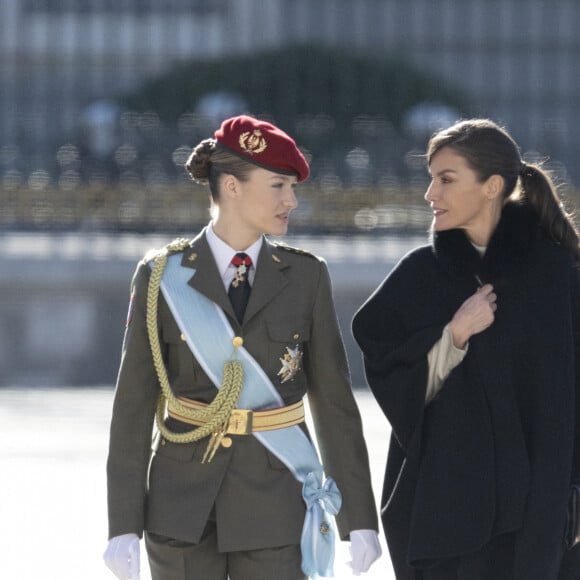 Sa dernière apparition datait du 6 janvier dernier. 
Le roi Felipe VI, la reine Letizia d'Espagne et la princesse Leonor lors de la réception militaire de Pâques au Palais Royal, le 6 janvier 2024 à Madrid, Espagne, le 6 janvier 2024. 