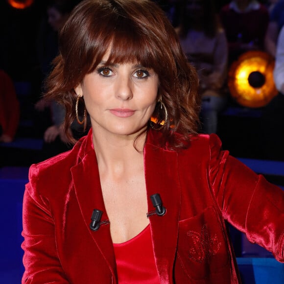 Faustine Bollaert est venue en aide à une personne âgée
Exclusif - Faustine Bollaert - Backstage - Enregistrement de l'émission "La boîte à secrets N°17", présentée par F.Bollaert et diffusée sur France 3 © Christophe Clovis / Bestimage