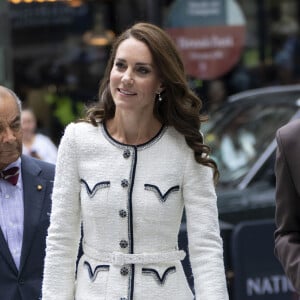 Catherine (Kate) Middleton, princesse de Galles, arrive à la réouverture de la National Portrait Gallery à Londres, Royaume-Uni, le 20 juin 2023, à la suite d'un programme de rénovation de trois ans. La galerie a subi une transformation majeure depuis la fermeture de ses portes en mars 2020, la plus importante depuis l'ouverture du bâtiment il y a 127 ans.