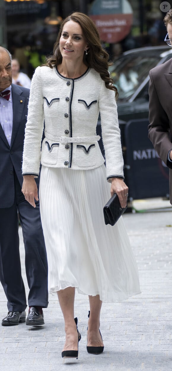 Catherine (Kate) Middleton, princesse de Galles, arrive à la réouverture de la National Portrait Gallery à Londres, Royaume-Uni, le 20 juin 2023, à la suite d'un programme de rénovation de trois ans. La galerie a subi une transformation majeure depuis la fermeture de ses portes en mars 2020, la plus importante depuis l'ouverture du bâtiment il y a 127 ans.