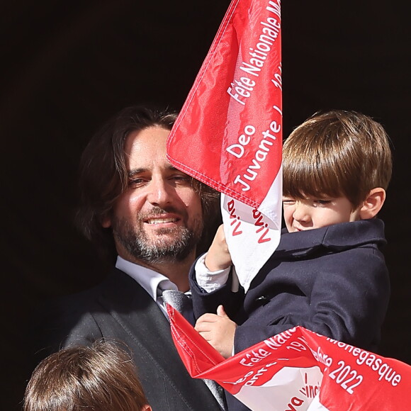 No Tabloid - Dimitri Rassam et Balthazar Rassam - La famille princière au balcon du palais lors de la Fête Nationale de la principauté de Monaco le 19 novembre 2022. © Dominique Jacovides / Bruno Bebert / Bestimage 