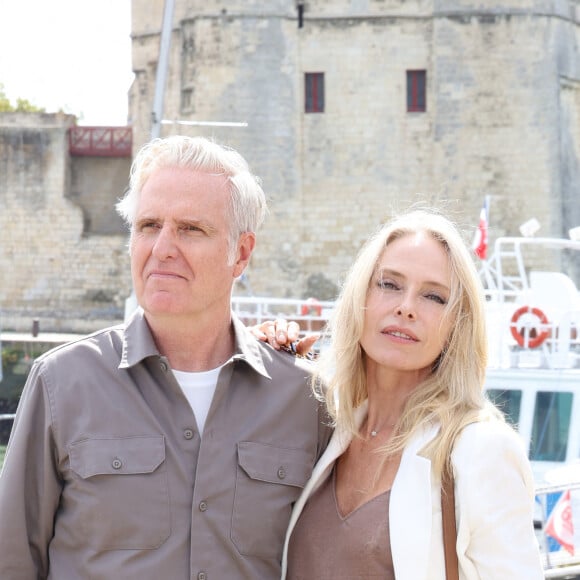 Yvon Back et Tonya Kinzinger pour le photocall de "Un si grand soleil" sur le port lors du 25eme anniversaire du Festival de la fiction de la Rochelle le 16 Septembre 2023 © Denis Guignebourg / Bestimage 