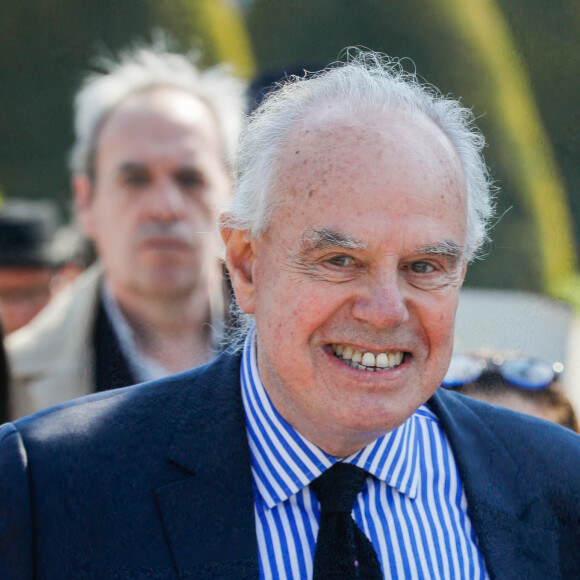 Frédéric Mitterrand - Sorties de l'hommage funèbre à Jacques Perrin aux Invalides à Paris, France, le 29 avril 2022. © Christophe Clovis/Bestimage 