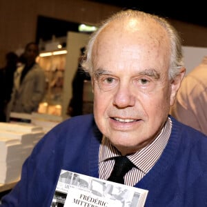 Frédéric Mitterrand (1938 L'Oeil Du Cyclone - Editions XO) au "Festival du Livre de Paris 2022" au Grand Palais Éphémère de Paris, le 23 avril 2022. © Cédric Perrin/Bestimage 